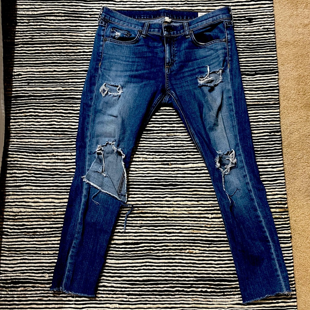 Rag and bone women’s distressed skinny jeans -size 29